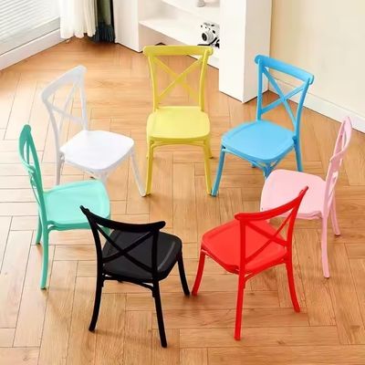 comprar Estalando silla de plástico para niños pequeños negro rojo silla de plástico para niños Fabricación en línea