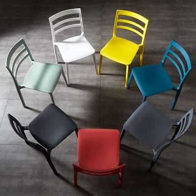Sillones para comedor de restaurante de plástico de apilamiento completo de PP ajustable Sillones apilables para exteriores modernos populares G.W. 19.4kg 5pcs/ctn