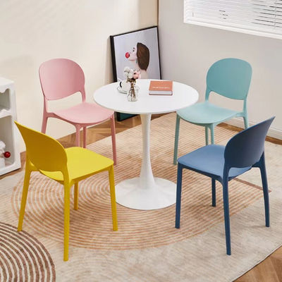 Sillones de comedor de plástico moderno y apilables en estilo de diseño colorido popular para cocina