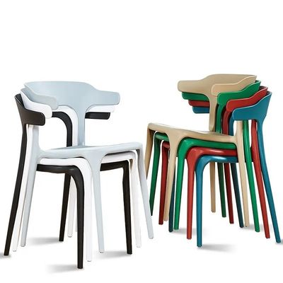 Sillones de comedor apilables de plástico de PP completo OEM ODM Sillones de comedor de plástico moldeados