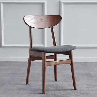 Sillones tradicionales de madera marrón oscura para cocinas y restaurantes